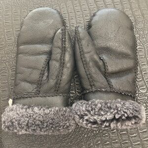 Black Leather Mittens with Fur inside 100% Sheepskin Size M/L Womens